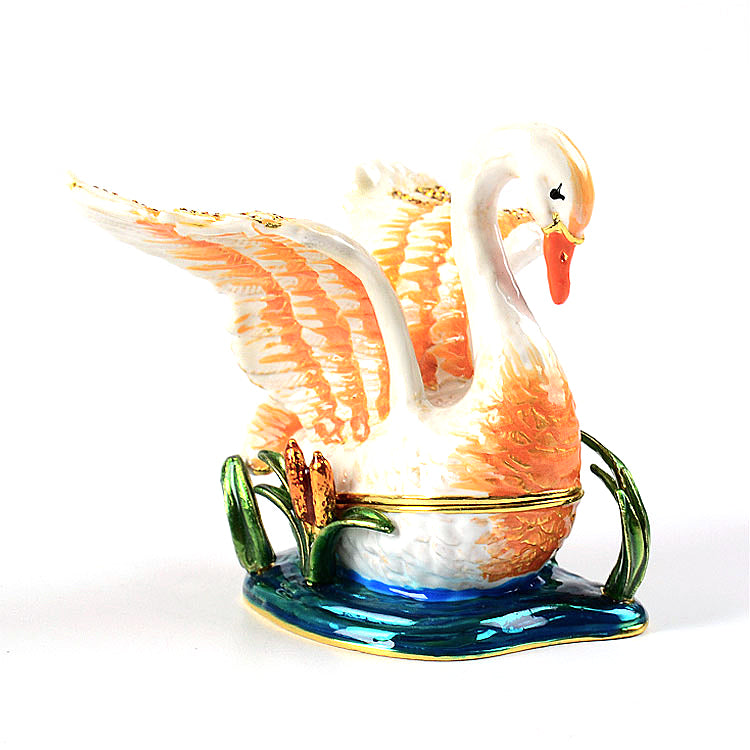 Swan in Pond Keepsake Box